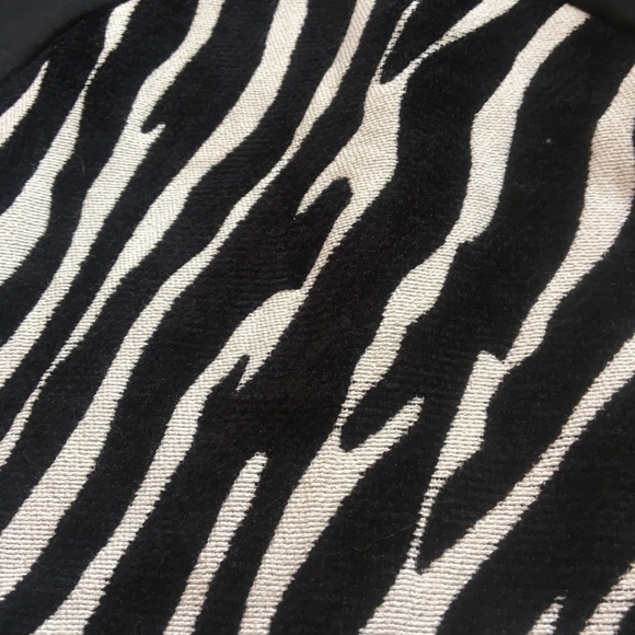 Short Sleeve Morgan zebra paneled dress - Picture 2 of 2